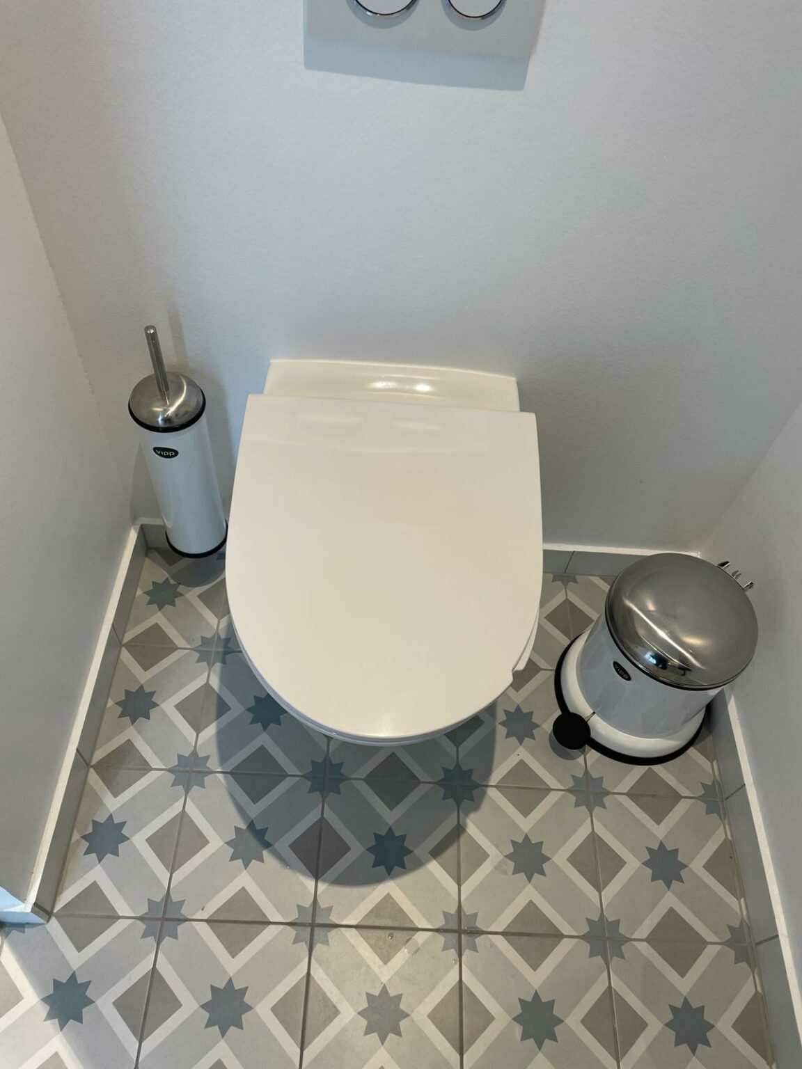 0.5. Udført fuld interiør design af toilet og fliser.