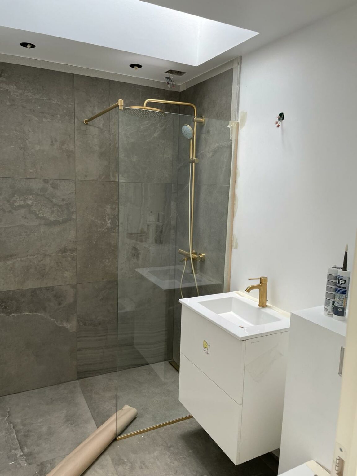 0.7. Udført design interiør af badeværelse  - I proces.